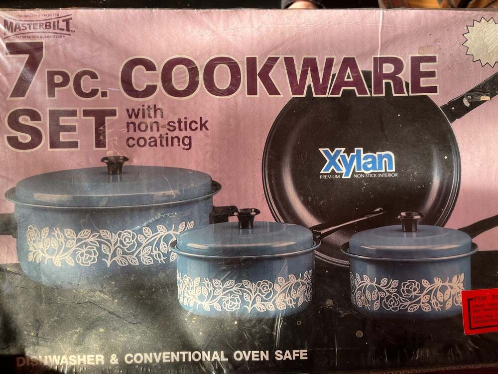 Vintage 1993 Masterbilt 7-Piece Enamelware Cookware Set Blue Rose Floral Design
